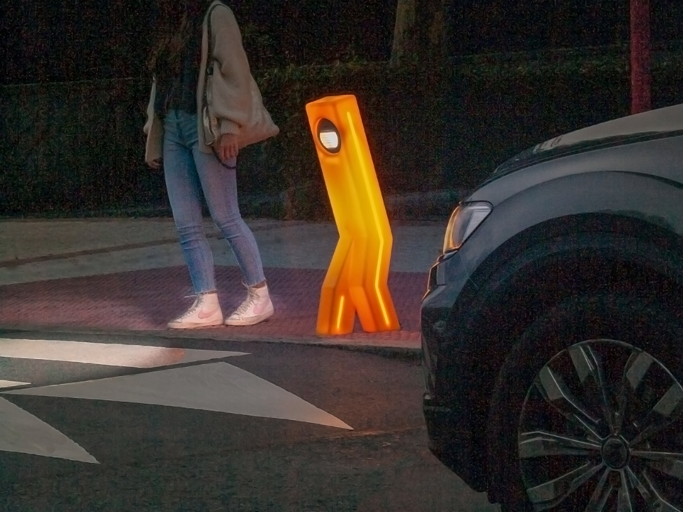 Baliza peatonal inteligente ANDI instalada en paso de peatones