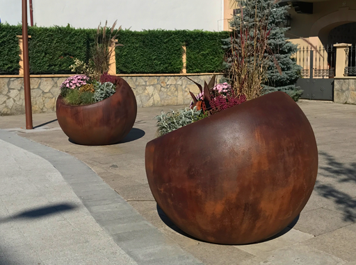 Jardinera Bola acabado Acero Corten en Zalla