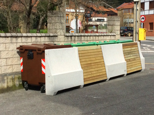 Recinto para contenedores en Zaratamo