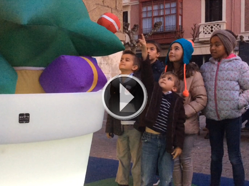 �Feliz Navidad! �Zorionak! �Bon Nadal!